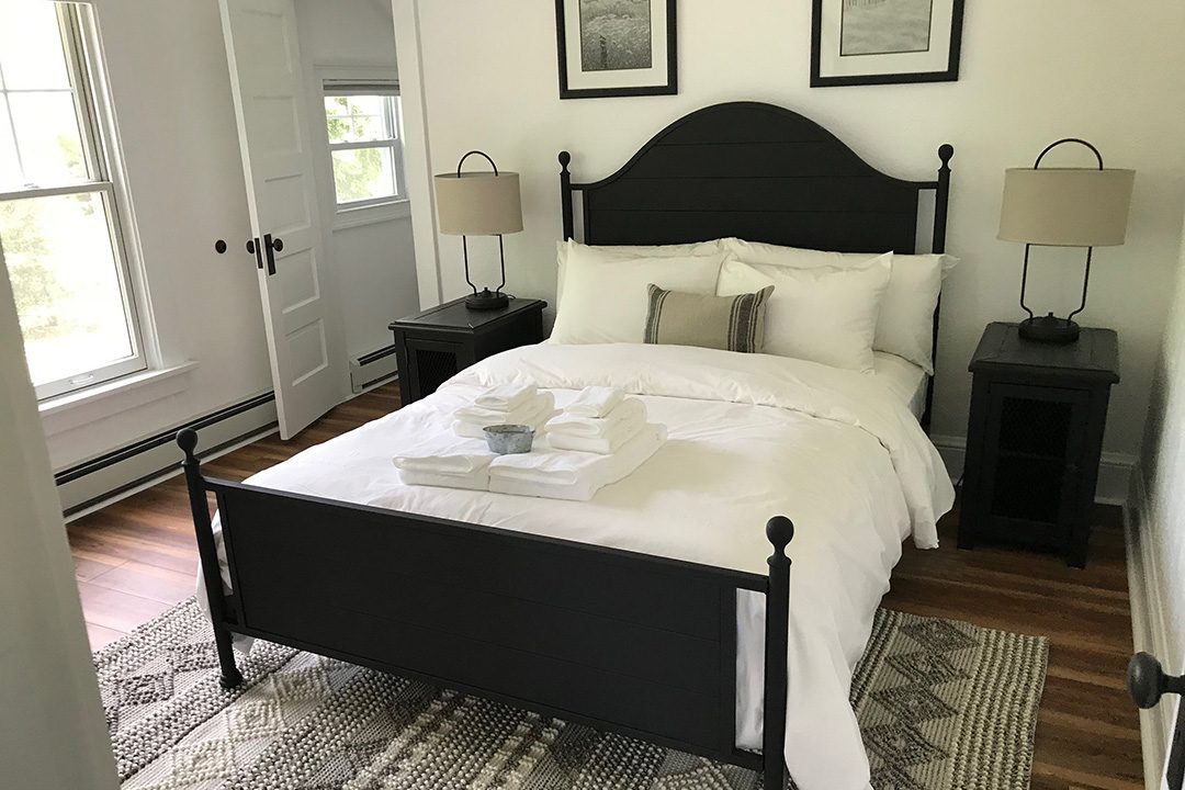 High Point Farm manor bed